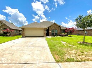 205 Poppy St, Lake Jackson, TX 77566