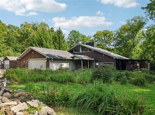 3132 Lake Rd, New Castle, PA 16102