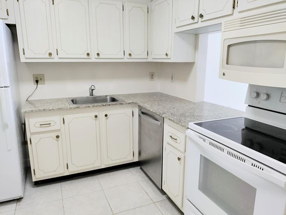 3rd image of 1516 S Lakeside Drive #211