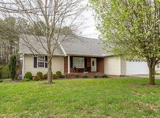 217 Shadows Lawn Dr, Athens, TN 37303
