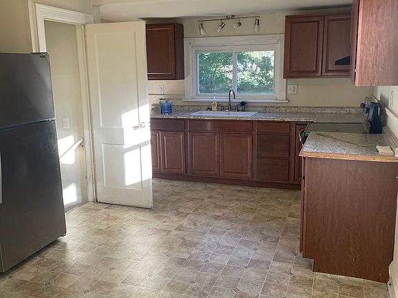 2nd image of 1826 Carlisle Ave