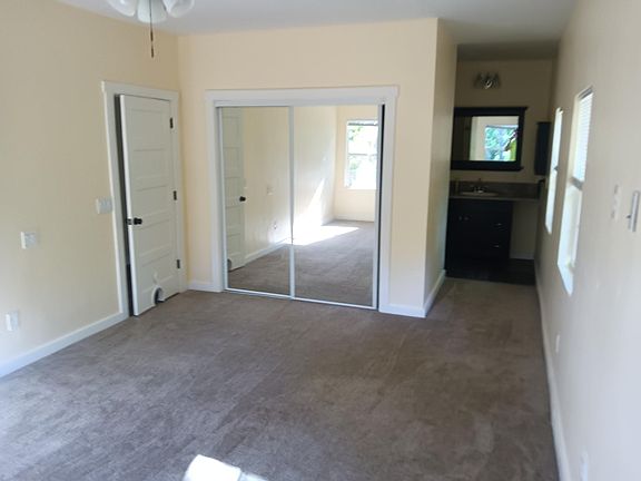 5th image of 3525 Holly Hill Ln