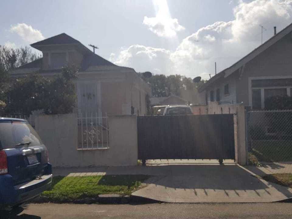 1st image of 704 W 59th Pl