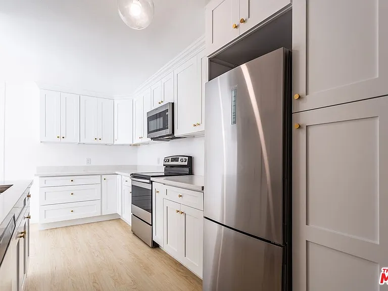 406 N Oakhurst Dr #105 — Photo 9