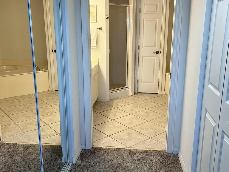 8921 Lake Dr #304 — Photo 23