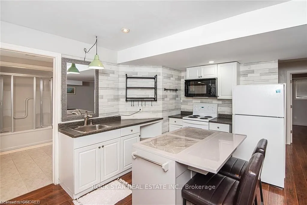 Building Photo - 14 Ormonde Ave #LOWER
