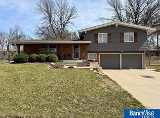 1618 Janssen Dr, Lincoln, NE 68506