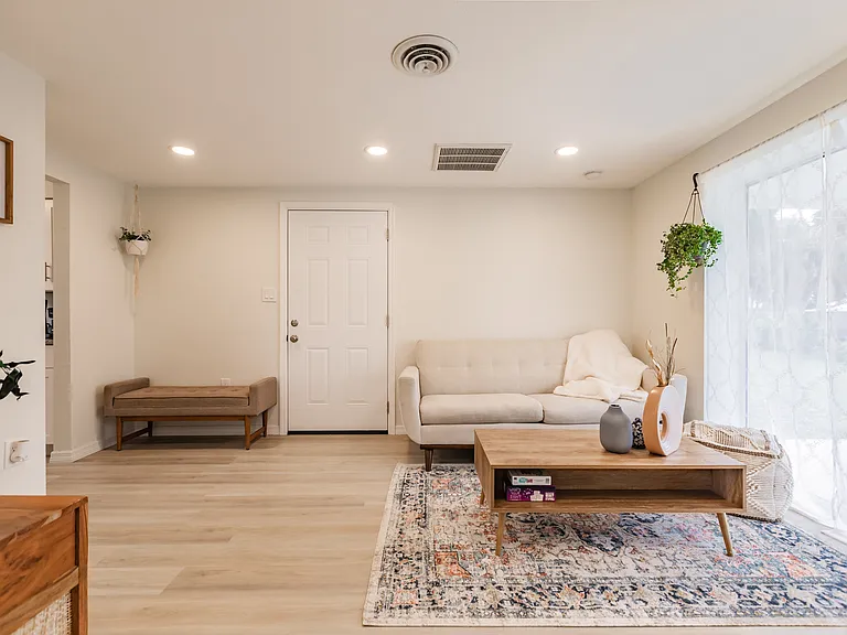 1611 Florence Ave #B — Photo 11