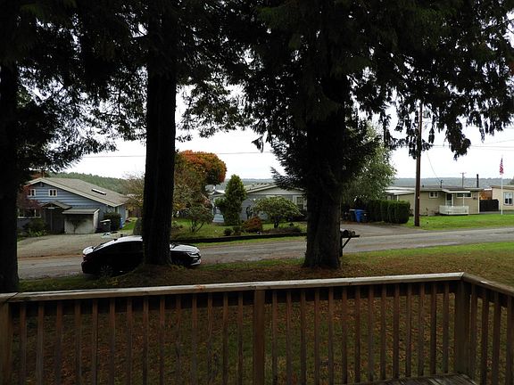 3rd image of 10121 Overlook Dr NW