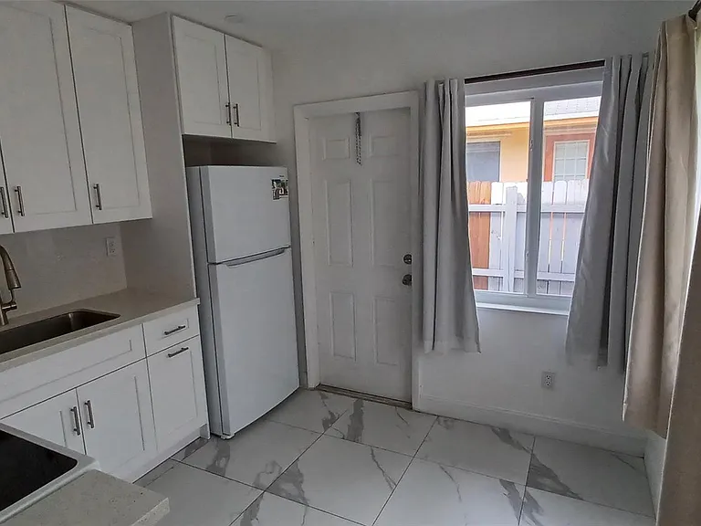 602 SE 2nd Ave — Photo 5