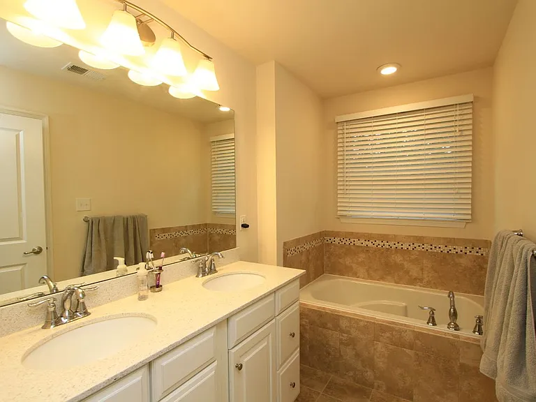 129 Parkway Ct — Photo 8
