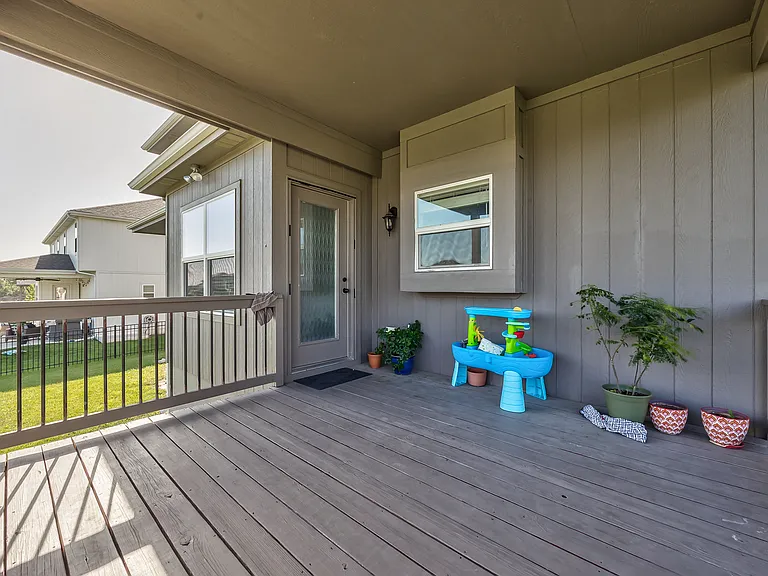 8135 NW 90th Ter — Photo 37