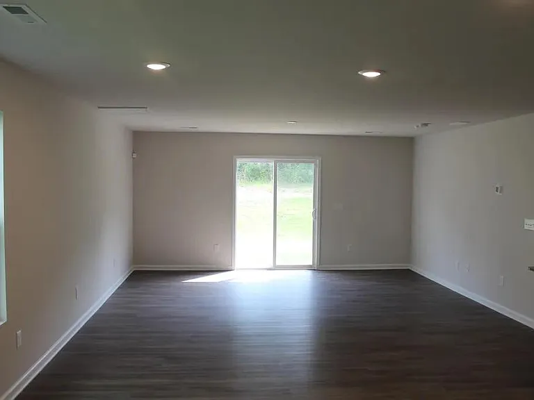 1537 Woodhouse Dr — Photo 2