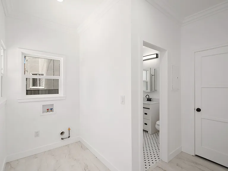 4528 Saint Elmo Dr — Photo 10