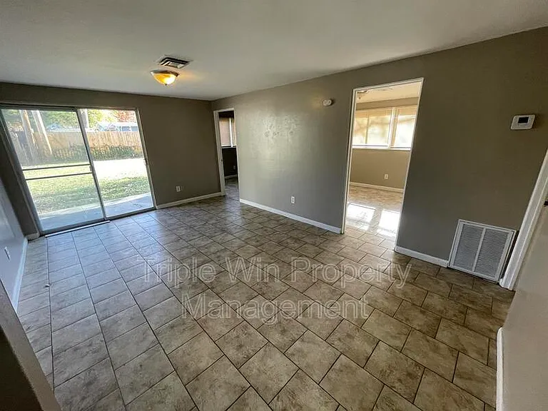 410 Ridge Dr — Photo 13