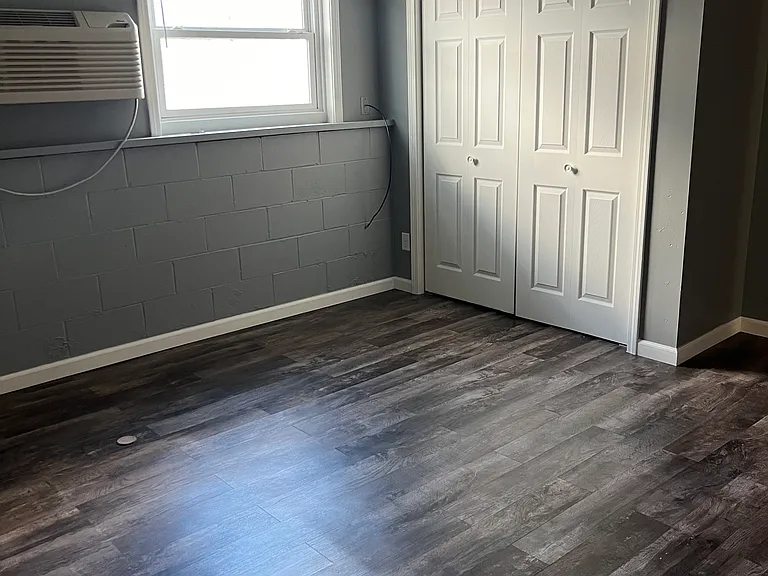 301 W Maple St #1D — Photo 6
