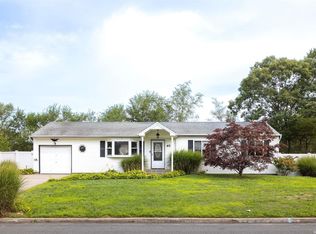 65 Corbin Ave, East Patchogue, NY 11772