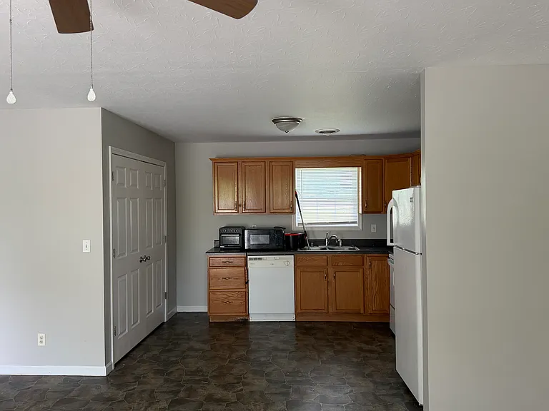 283 Veterans Memorial Hwy #9 — Photo 9