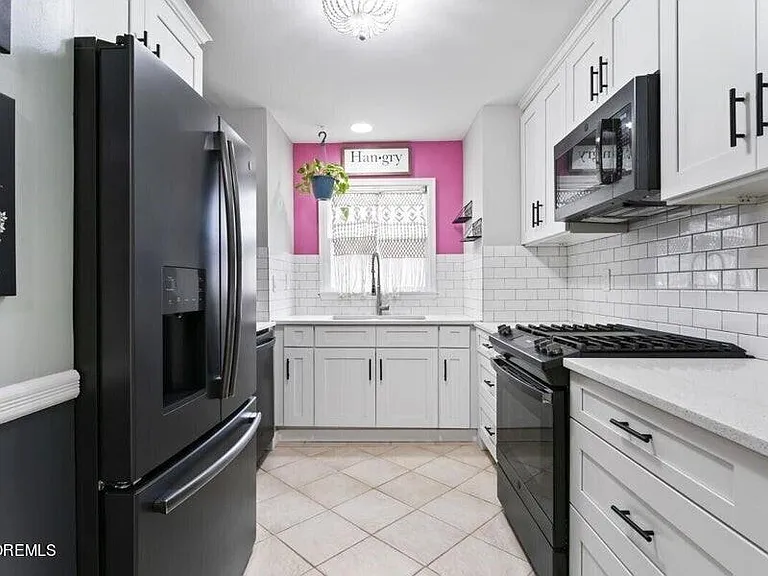 15 Weller Pl — Photo 2