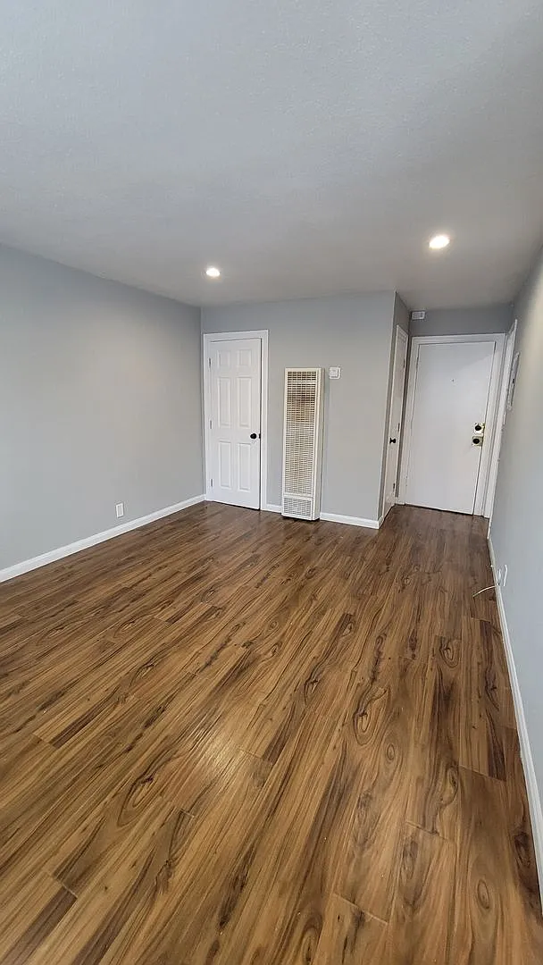 14th Ave — Photo 2