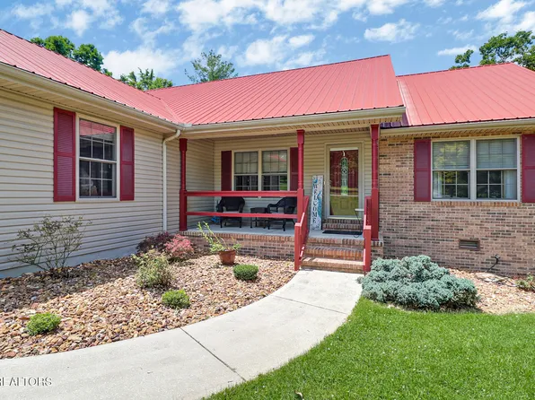 17 Dickens Ln, Crossville, TN 38558