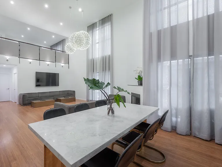 7062 Hawthorn Ave — Photo 1