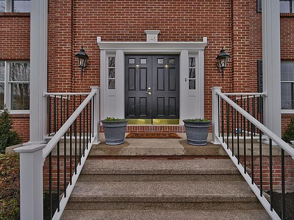 3rd image of 145 Jermyn Dr