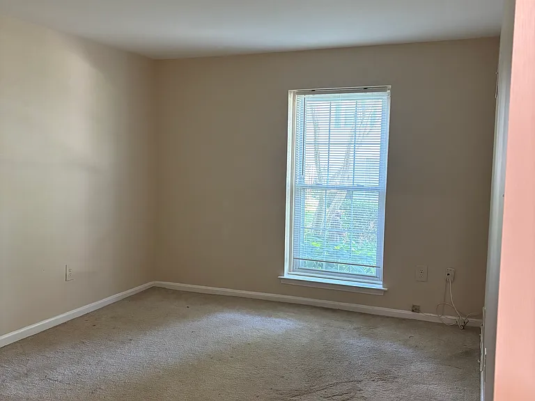 Master Bedroom
Room Size 15'9" x 11'
(Not Including Walk-in Closet)