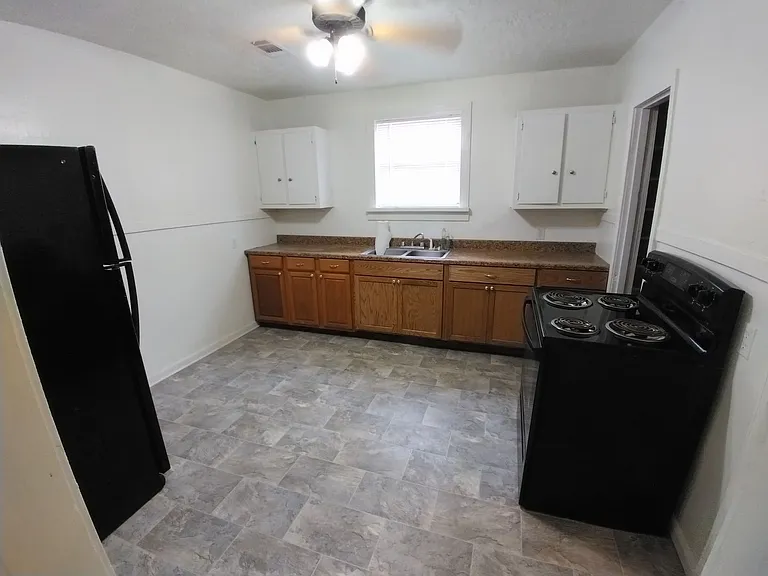 816 Bilbo St — Photo 4