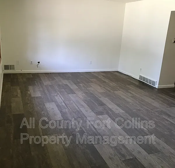 1516 Brentwood Dr — Photo 2