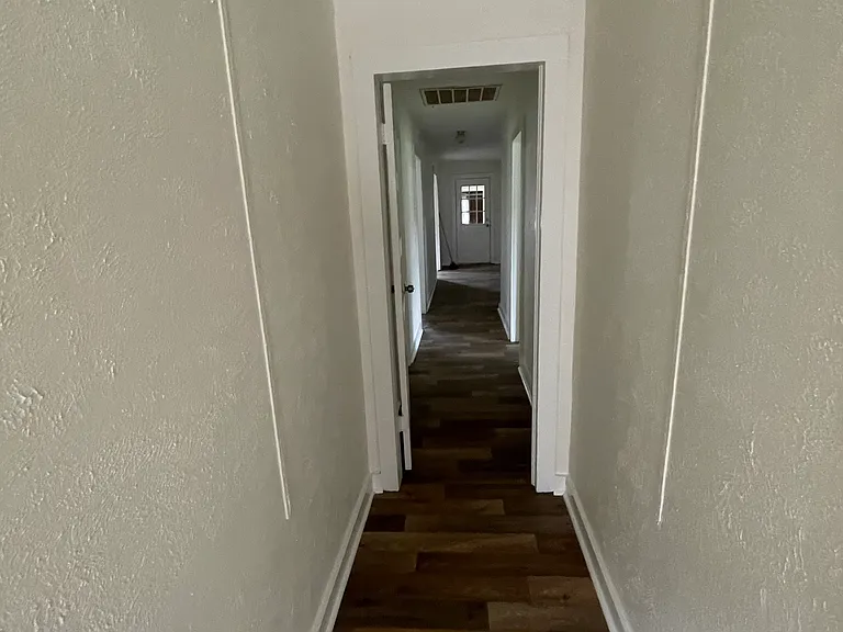 102 Linda St — Photo 5