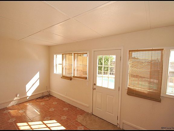 4th image of 10116 Kellogg St