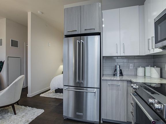 3rd image of 515 Church St Unit 3002