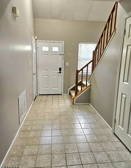 271 Abbey Dr — Photo 5