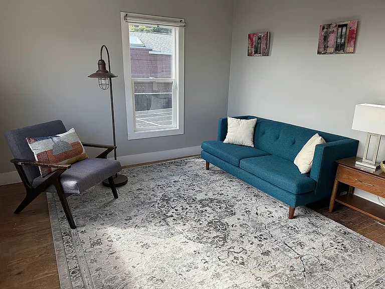 (former tenant furniture/set up)