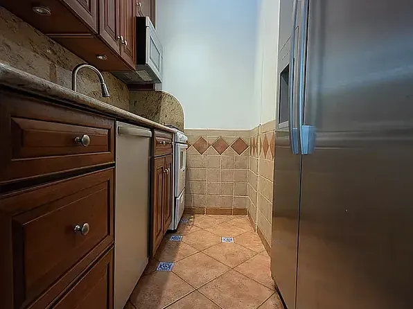 128 East 35th Street image 2 of 4