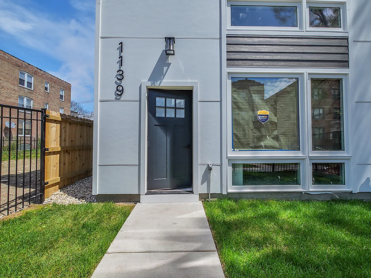 Building Photo - 1139 S Mozart St #3