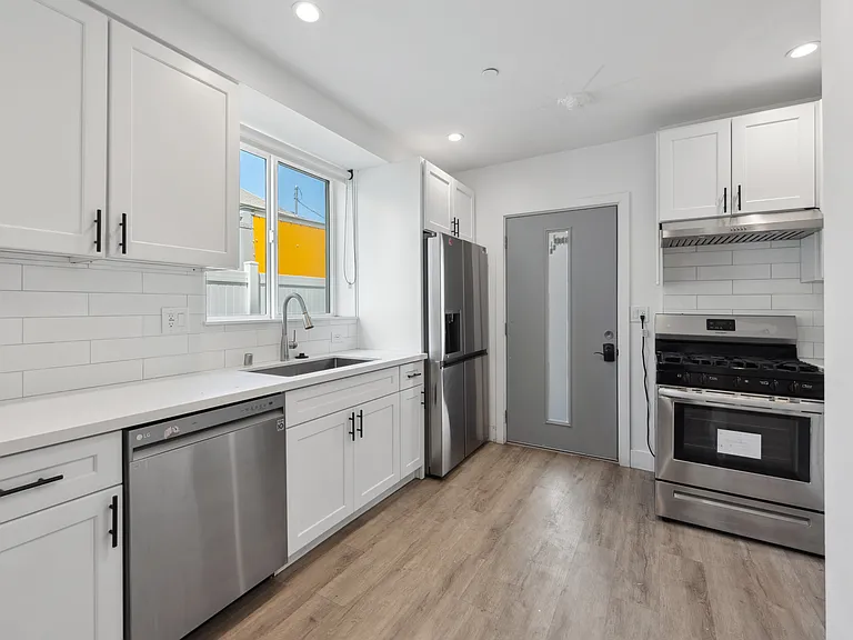 1299 W 36th St - USC DPS — Photo 4