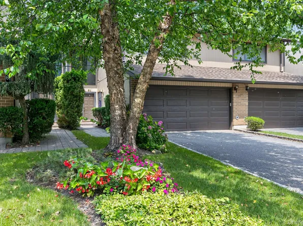 62 Wimbledon Drive, Roslyn, NY 11576