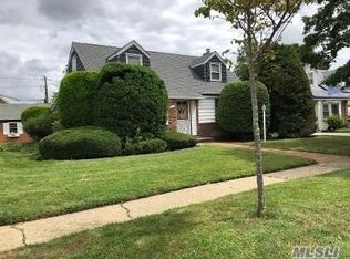 295 N Cottage St, Valley Stream, NY 11580