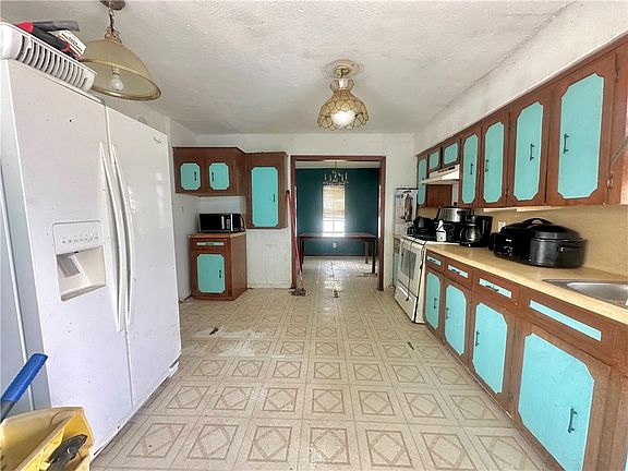 5th image of 801 Ruben Chavez Rd