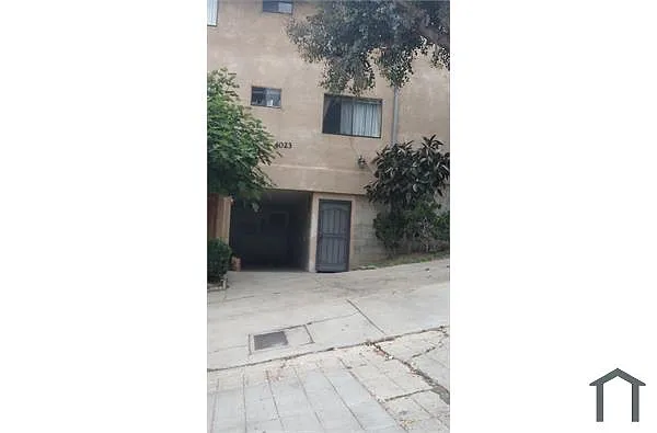 Building Photo - 4023 Sunset Dr #6