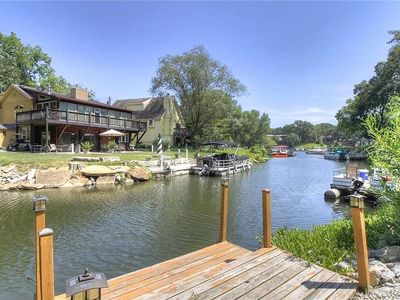 567 NW North Shore Dr, Lake Waukomis, MO, 64151