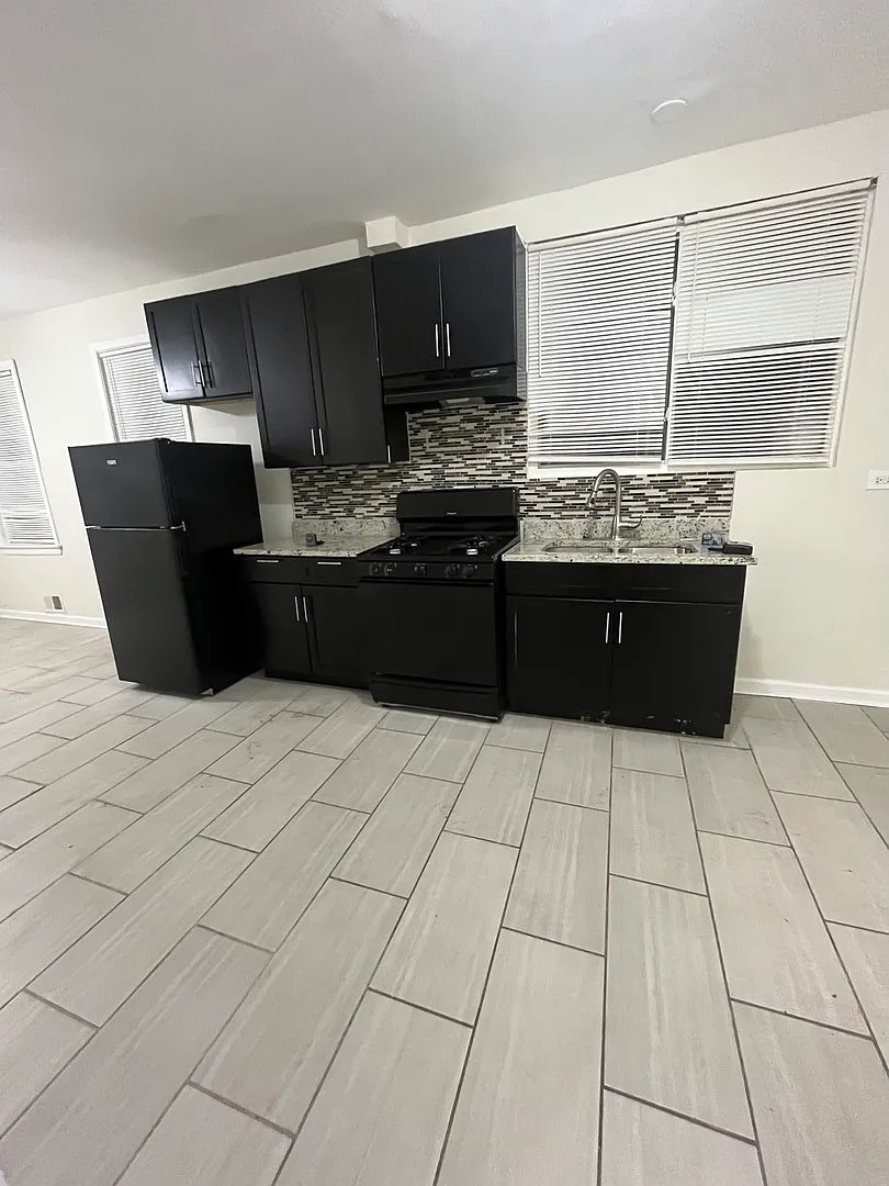 Building Photo - 8253 S Brandon Ave #1F