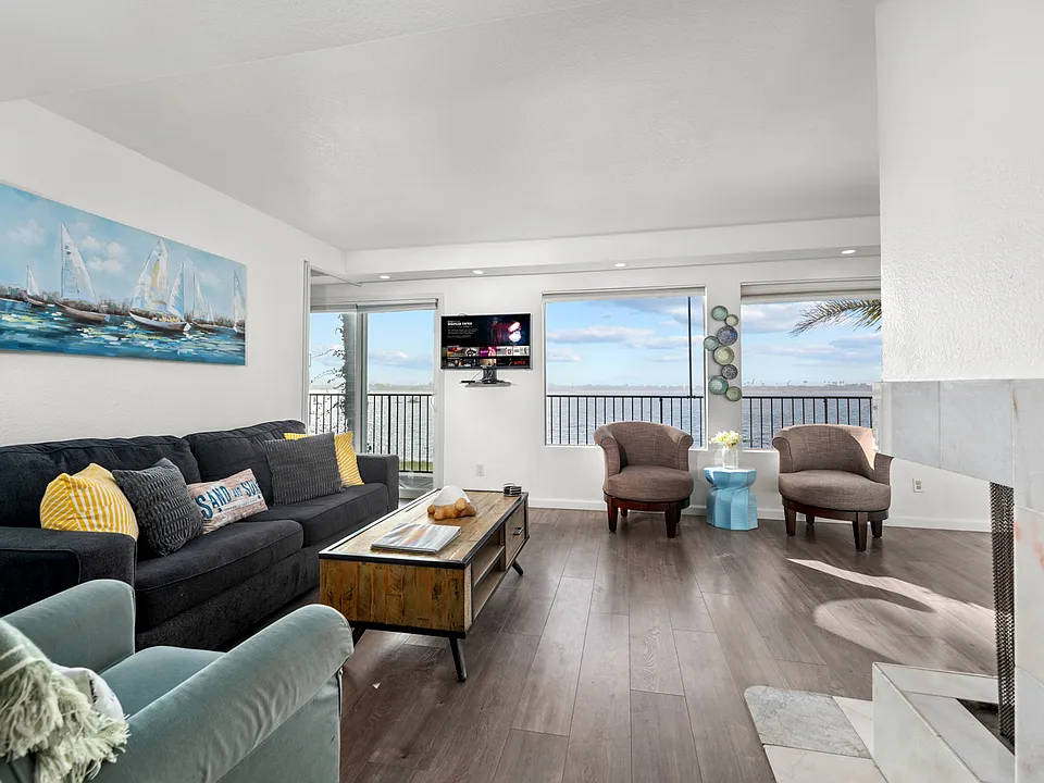 3810 Riviera Dr #2
