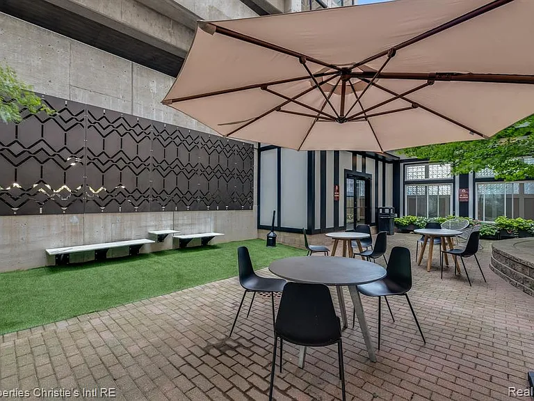 15 E Kirby St #829 — Photo 29