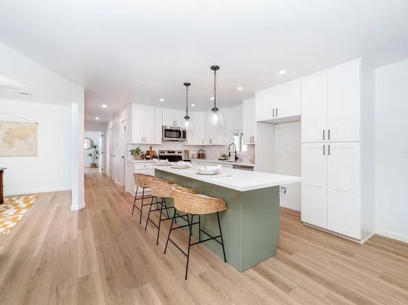 8975 Lawrence Welk Dr Space 35, Escondido, CA 92026
