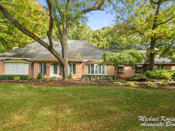 2520 Shadowbrook Dr SE, Grand Rapids, MI 49546
