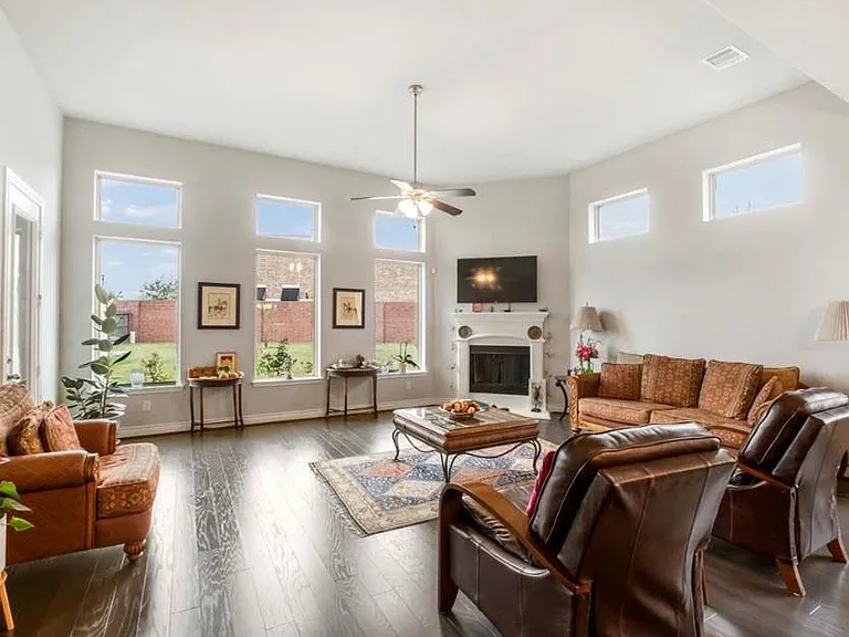 5231 Pickford Grv — Photo 5