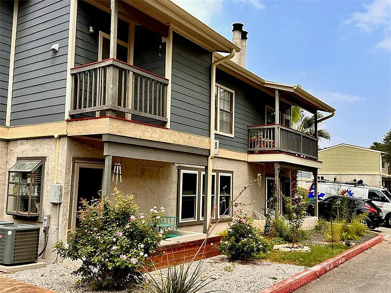2215 Post Rd #1010 — Photo 20